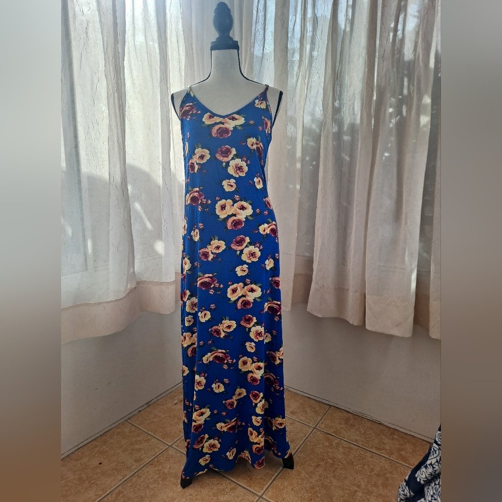 JOE BOXER Floral Blue Maxi Dress. Size Small. Never worn.